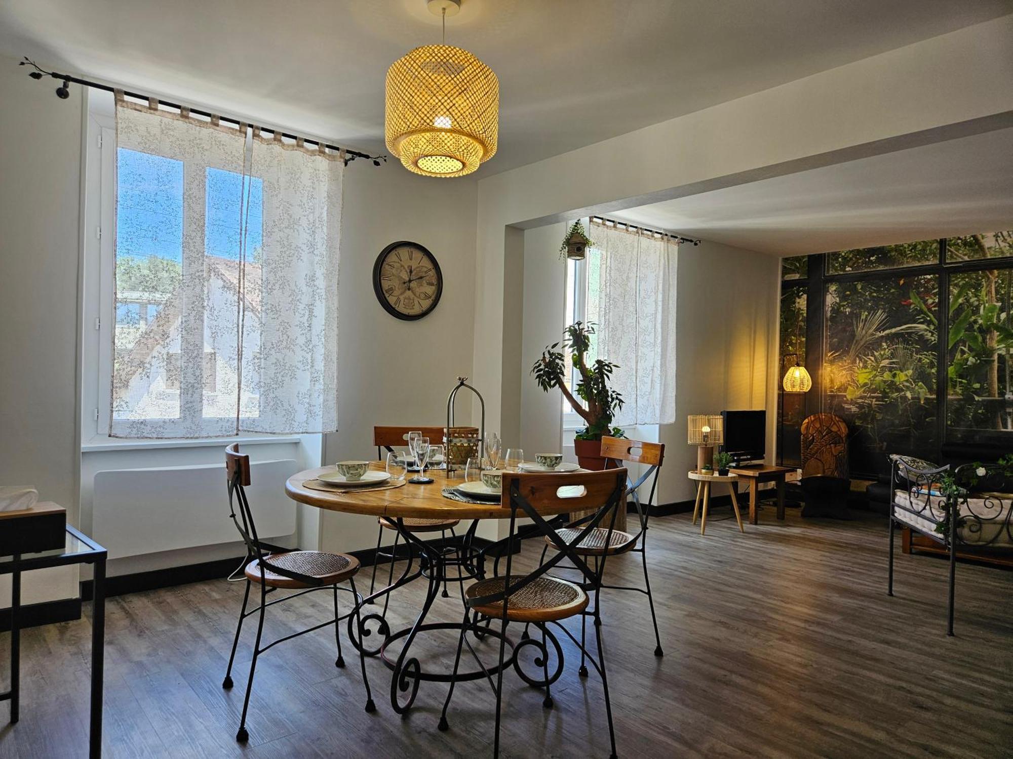 Appartement Le Jardin Imaginaire Champagnole Buitenkant foto